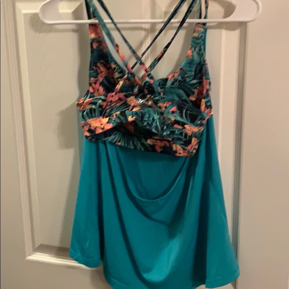 Workout top - Picture 2 of 2